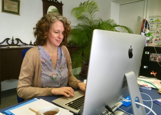 Picture of StoryPlanet writer Johanna da Rocha Abreu at work