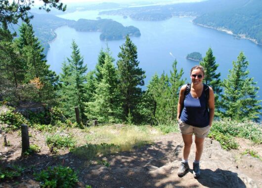Picture of StoryPlanet writer Leonore Kleinkauf hiking overlooking a lake