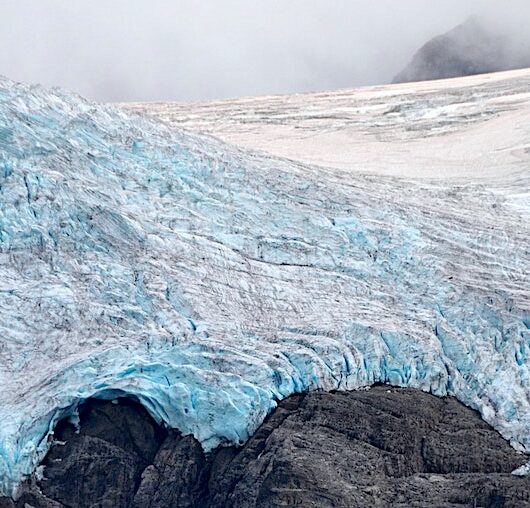 Der Gletscher von David P. Steel, eine Geschichte der App StoryPlanet Deutsch Pro, Foto von Ahmed Radwan, mit freundlicher Genehmigung von Unsplash