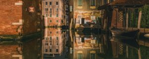 A House in Venice by David P. Steel, a story from the app StoryPlanet English Pro, photo by Massimo Adami, courtesy of Unsplash