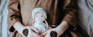 Kafka und die Puppe von Anette John, eine Geschichte der App StoryPlanet Deutsch Pro, Foto von Annie Spratt, mit freundlicher Genehmigung von Unsplash
